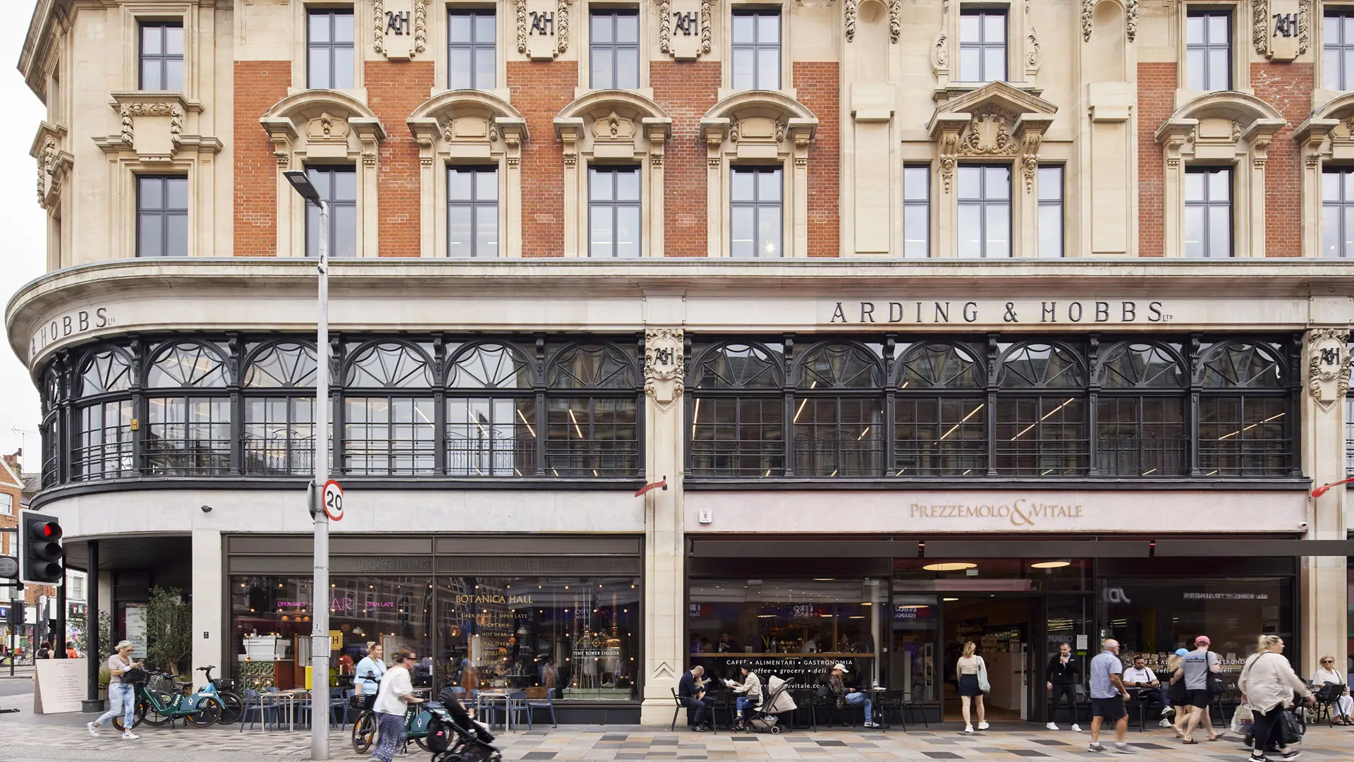 RIBA Unveils 32 National Award Winners Across the UK
