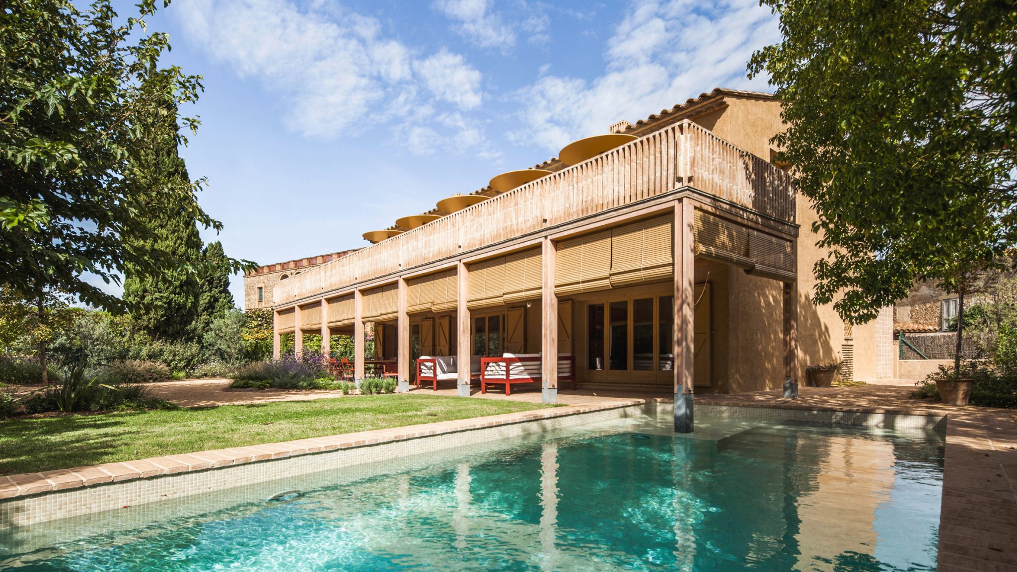 Anna and Eugeni Bach Expand Fonolleres House Through Geometry and Mediterranean Design