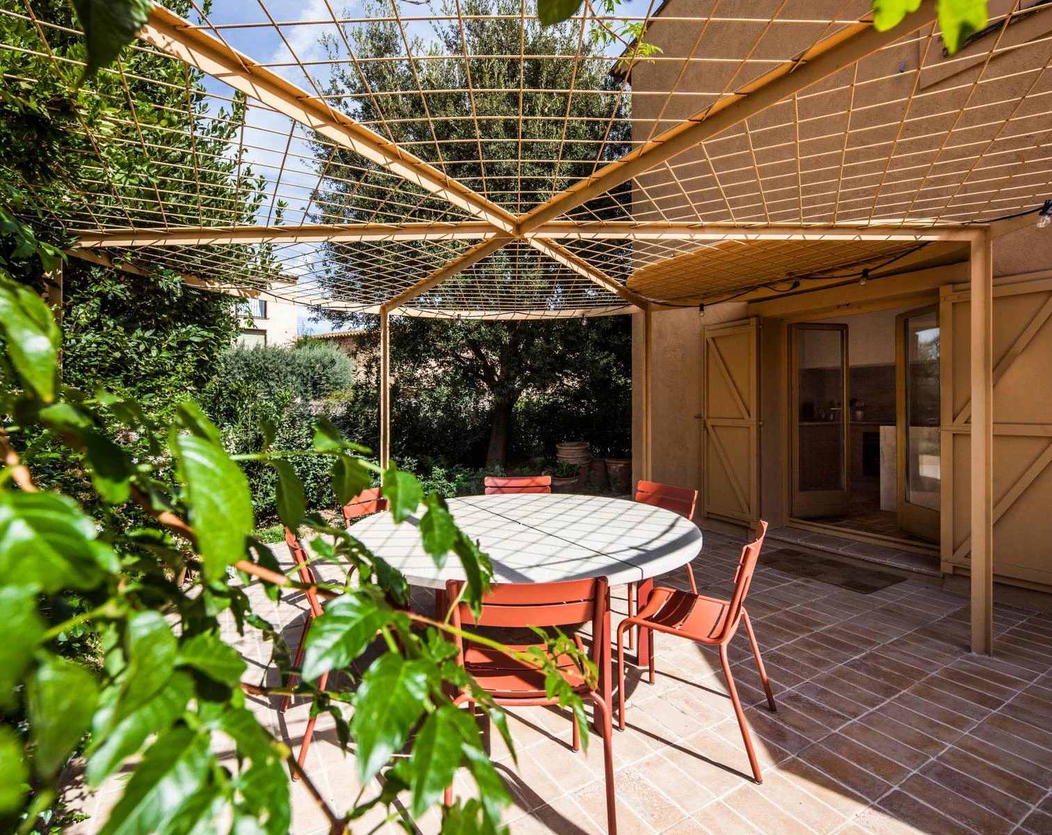 Anna and Eugeni Bach Expand Fonolleres House Through Geometry and Mediterranean Design