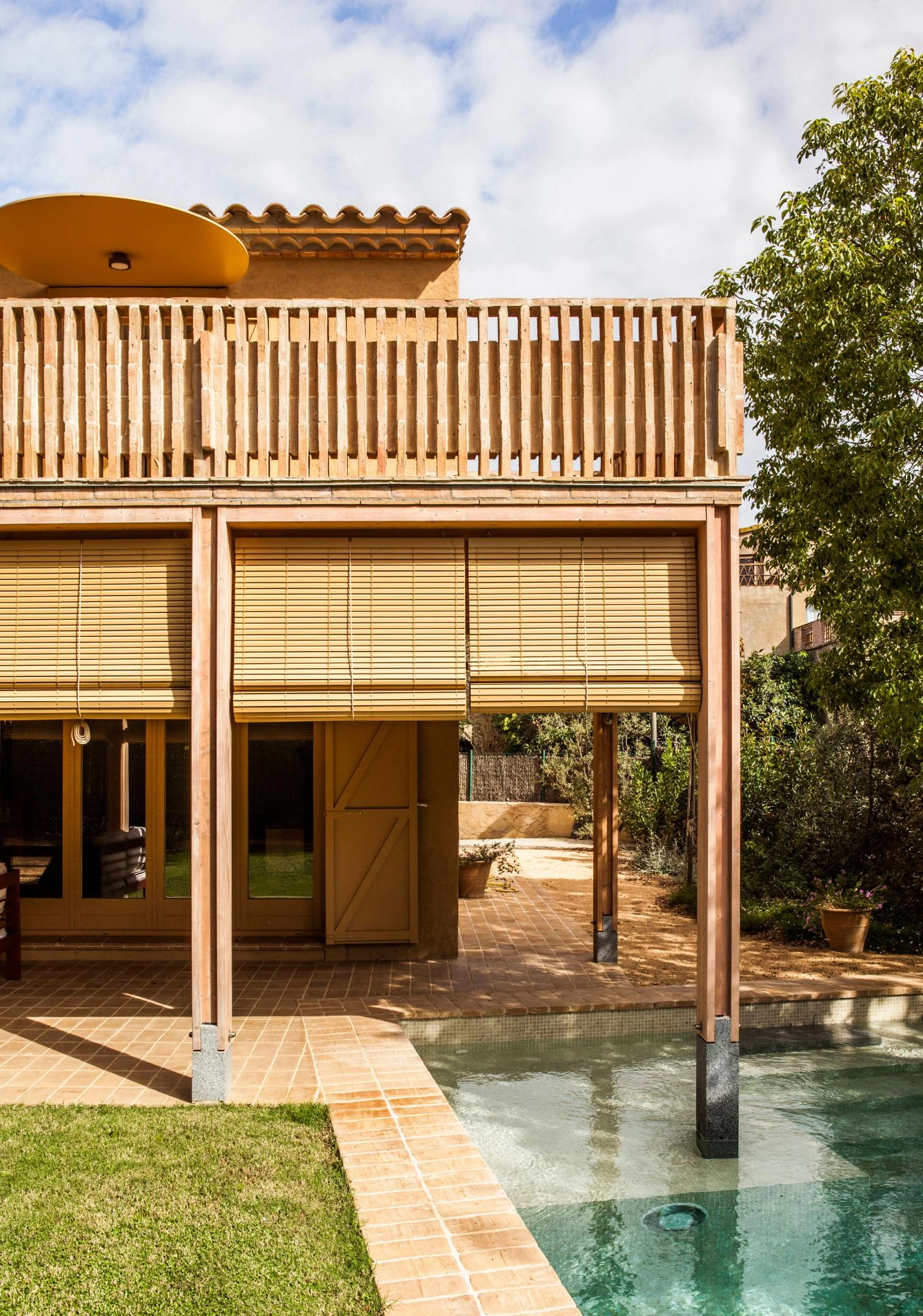 Anna and Eugeni Bach Expand Fonolleres House Through Geometry and Mediterranean Design