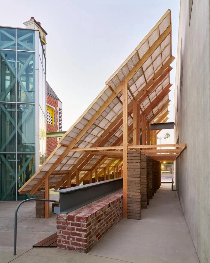 Liz Gálvez Designs an Earthen Pavilion