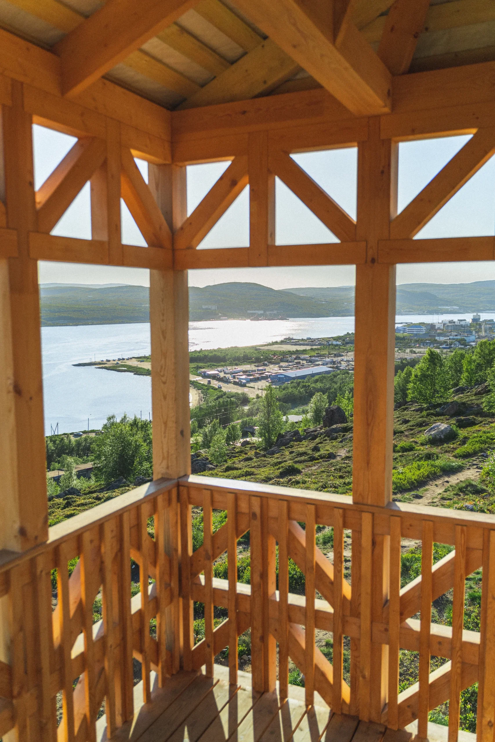 Kola Bay Lighthouse Viewpoint Brings a Timber Landmark to Murmansk's Waterfront