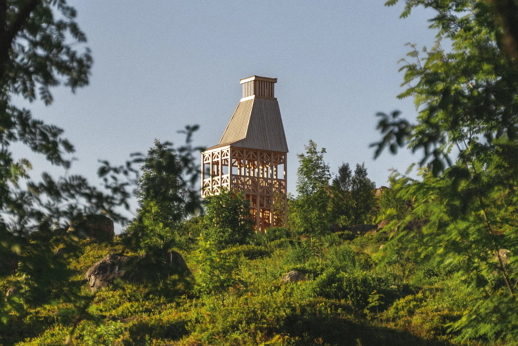 Kola Bay Lighthouse Viewpoint Brings a Timber Landmark to Murmansk's Waterfront