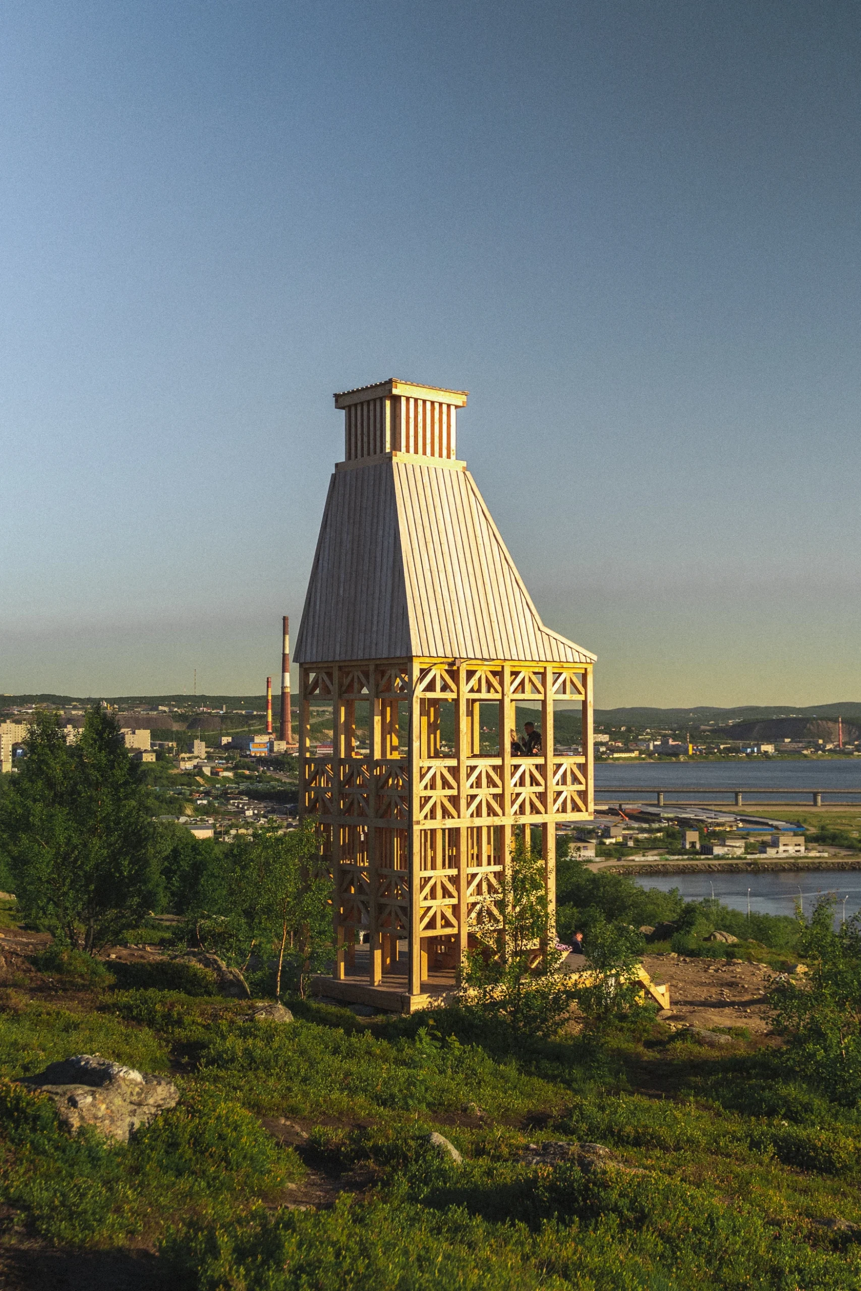 Kola Bay Lighthouse Viewpoint Brings a Timber Landmark to Murmansk's Waterfront