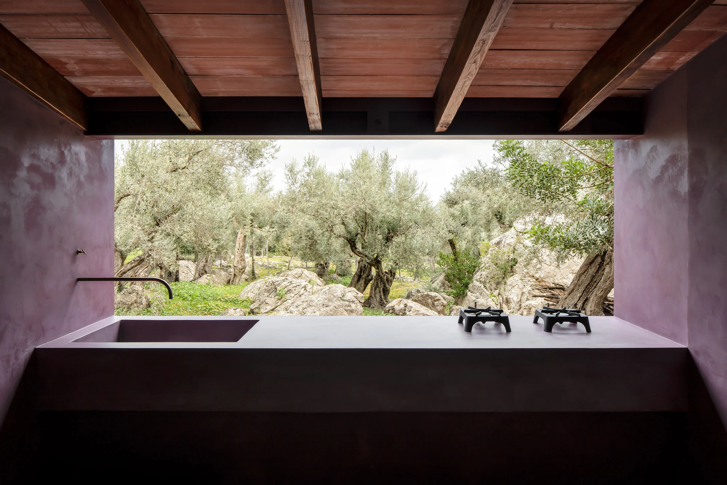 10 Beautiful Off-Grid Homes Designed for Modern Life